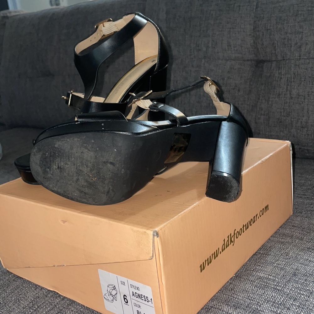 Woman Heels - Picture 3 of 4
